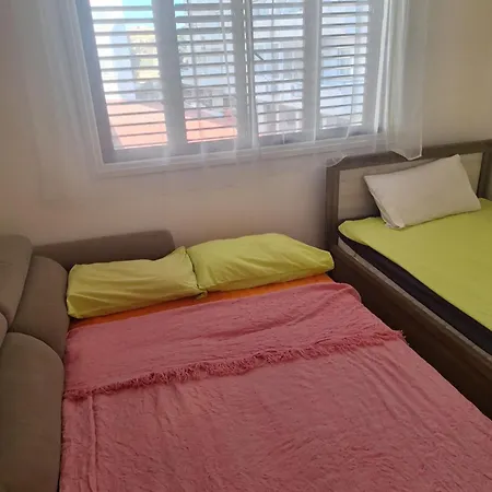 Easy 2 Bedroom Apartment, Makenzi *