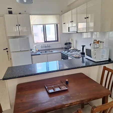 Easy 2 Bedroom Apartment, Makenzi