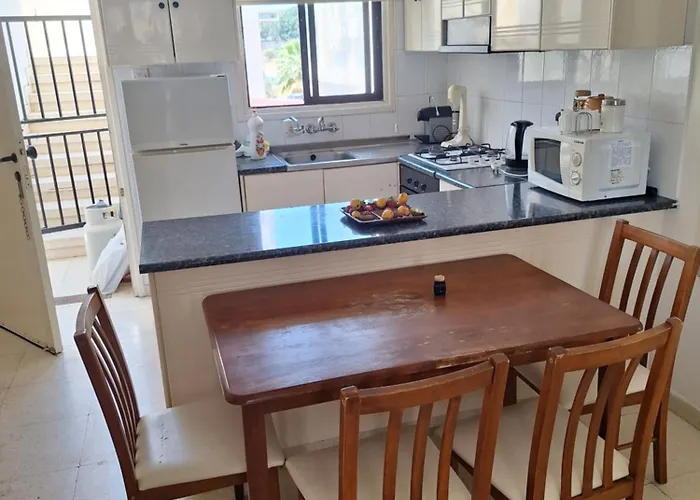 Easy 2 Bedroom Apartment, Makenzi Apartment