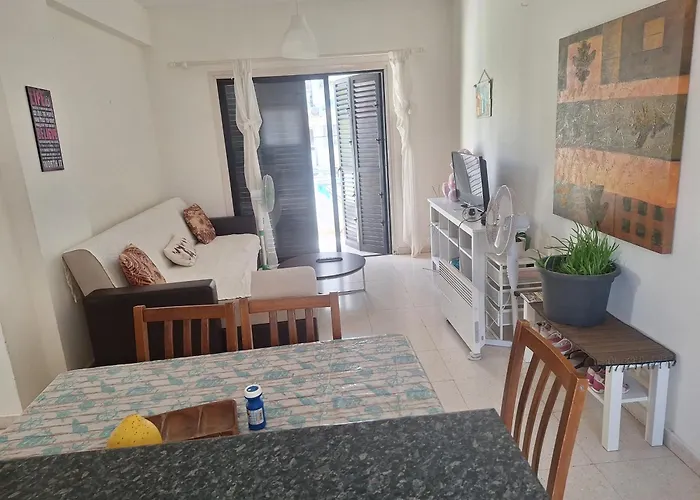 Apartment Easy 2 Bedroom Apartment, Makenzi