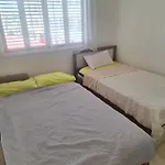 Easy 2 Bedroom Apartment, Makenzi