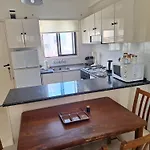Easy 2 Bedroom Apartment, Makenzi
