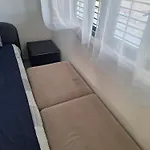 Easy 2 Bedroom Apartment, Makenzi Apartmán *