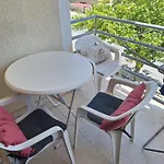 Easy 2 Bedroom Apartment, Makenzi *