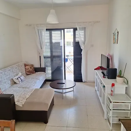 Easy 2 Bedroom Apartment, Makenzi Apartment *