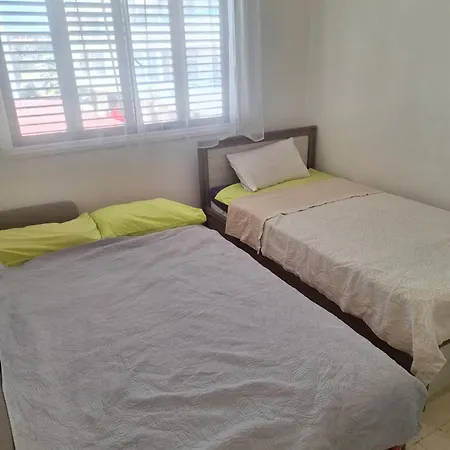 Easy 2 Bedroom Apartment, Makenzi