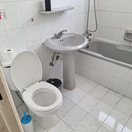 Easy 2 Bedroom Apartment, Makenzi Apartment