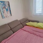 Easy 2 Bedroom Apartment, Makenzi Lägenhet *