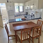 Easy 2 Bedroom Apartment, Makenzi Lägenhet