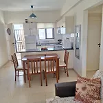 Easy 2 Bedroom Apartment, Makenzi *
