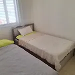 Easy 2 Bedroom Apartment, Makenzi Lägenhet
