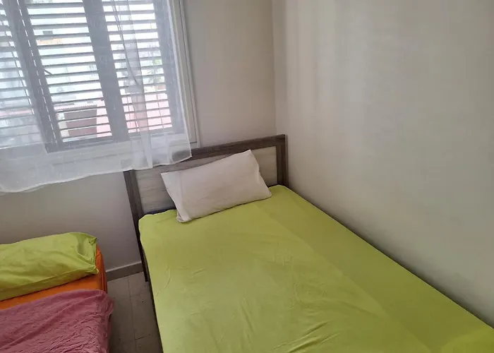 Easy 2 Bedroom Apartment, Makenzi *