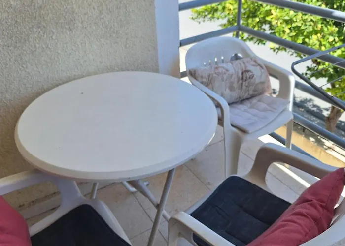 Easy 2 Bedroom Apartment, Makenzi Apartament